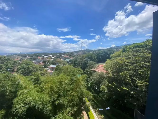 Sofisticado apartamento de 3 habitaciones en La Avellana con piscina y exuberantes vistas al valle. - Imagen 11
