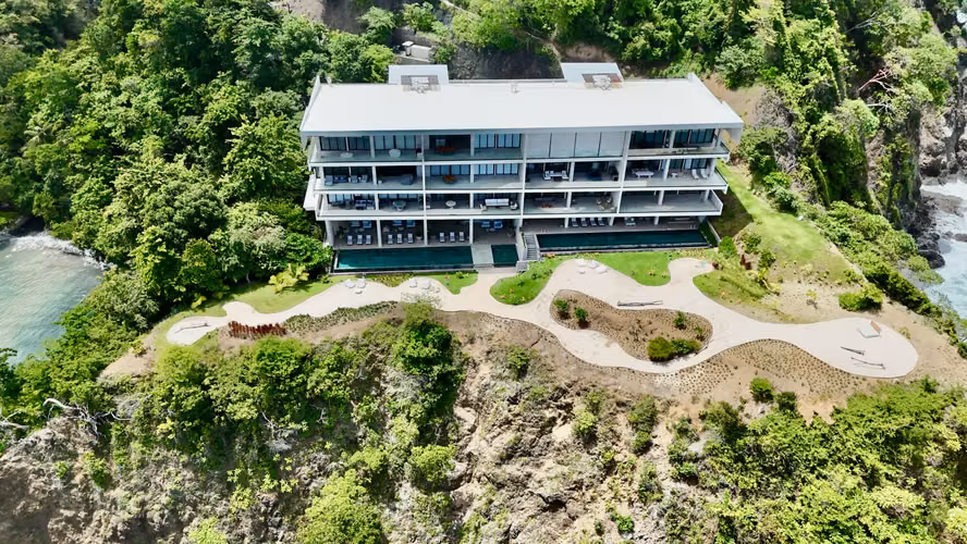 Espectacular Residencia Arquitectónica Frente al Mar con Piscina Infinita y Vistas Panorámicas del Pacífico - Imagen 11