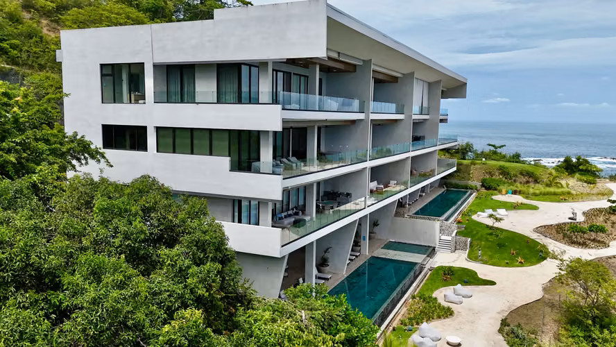Espectacular Residencia Arquitectónica Frente al Mar con Piscina Infinita y Vistas Panorámicas del Pacífico - Imagen 7