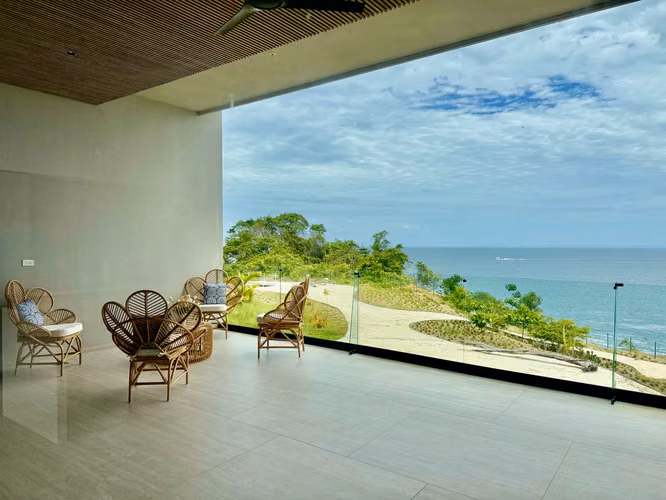 Espectacular Residencia Arquitectónica Frente al Mar con Piscina Infinita y Vistas Panorámicas del Pacífico - Imagen 12