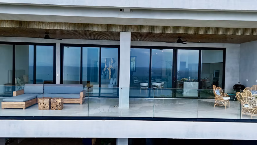 Espectacular Residencia Arquitectónica Frente al Mar con Piscina Infinita y Vistas Panorámicas del Pacífico - Imagen 8