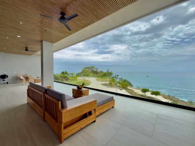 Espectacular Residencia Arquitectónica Frente al Mar con Piscina Infinita y Vistas Panorámicas del Pacífico - Imagen 17