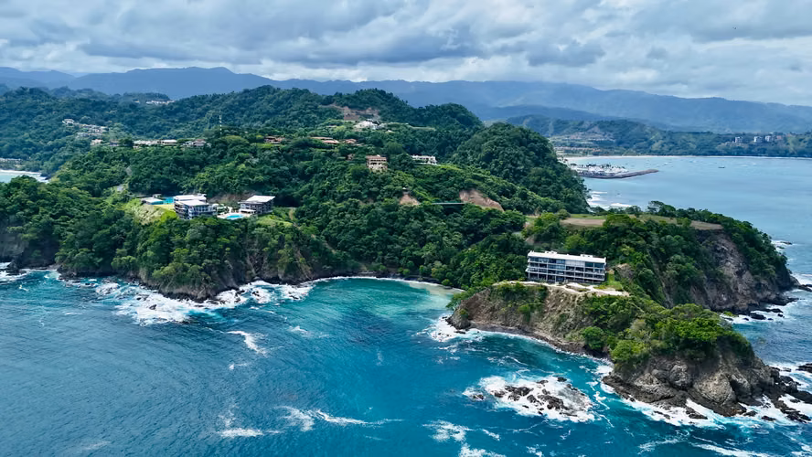 Espectacular Residencia Arquitectónica Frente al Mar con Piscina Infinita y Vistas Panorámicas del Pacífico - Imagen 10