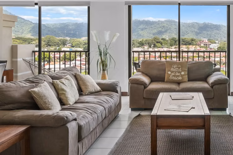 Condominio JacoBay de 3 dormitorios en el sexto piso con vistas panorámicas al amanecer, la montaña y el océano - Imagen 4