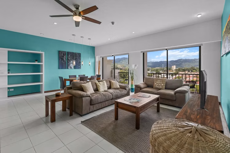 Condominio JacoBay de 3 dormitorios en el sexto piso con vistas panorámicas al amanecer, la montaña y el océano - Imagen 3