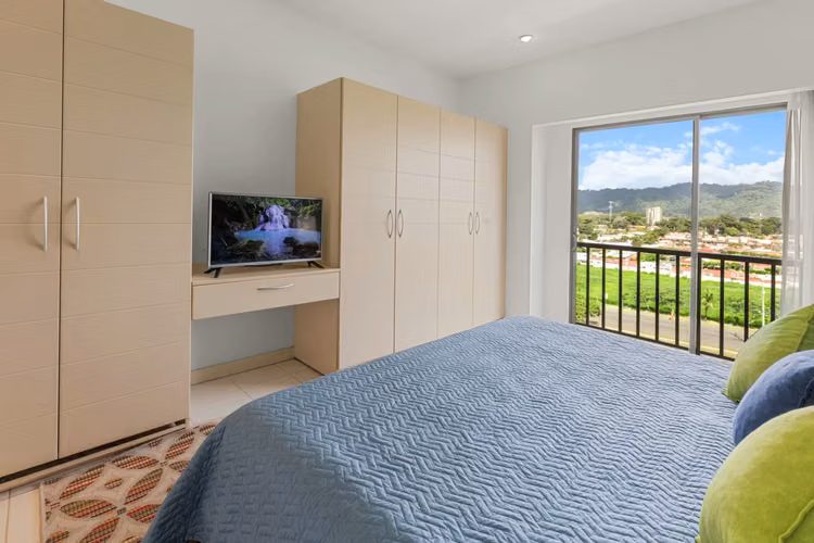 Condominio JacoBay de 3 dormitorios en el sexto piso con vistas panorámicas al amanecer, la montaña y el océano - Imagen 19