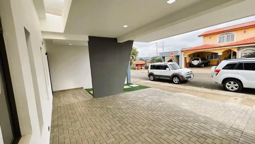ENCANTADORA CASA EN VENTA EN SAN RAMÓN, ALAJUELA – IDEAL PARA VIVIR O INVERTIR - Imagen 4