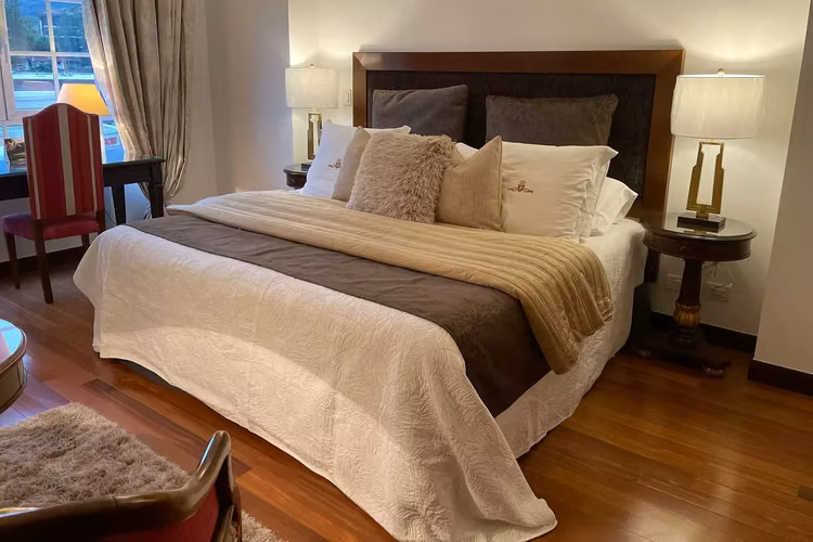 Lujoso Apartamento de 2 Dormitorios con Vistas a la Ciudad y Amenidades Premium en Escazú - Imagen 4