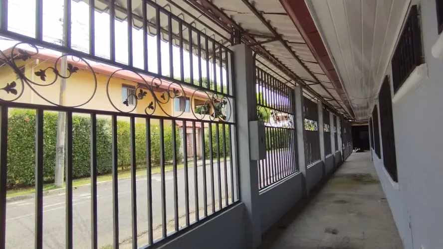 Edificio Comercial Esquinero en Jacó con Alto Potencial de Negocio - Imagen 13