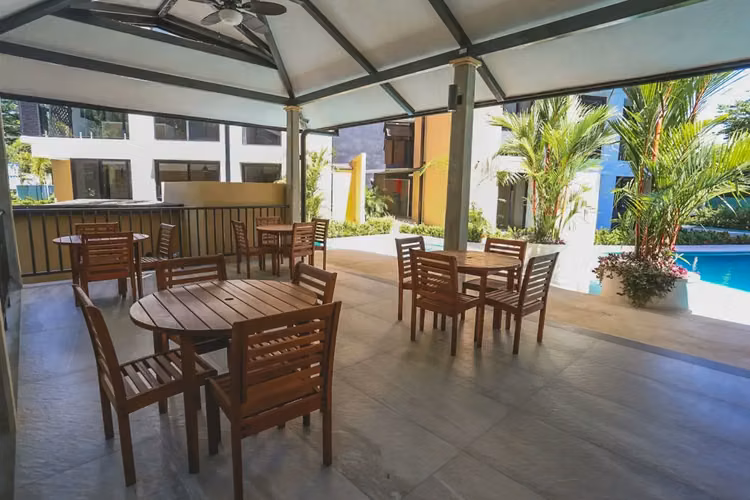 Condominio nuevo de 2 habitaciones en Playa Jacó - Imagen 16