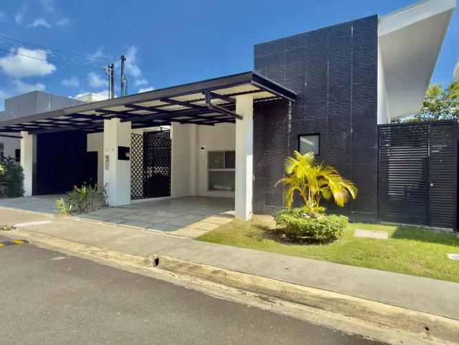 Experience Modern Living in Jacó: Stylish 2-Bed Home in Hacienda Verde Gated Community