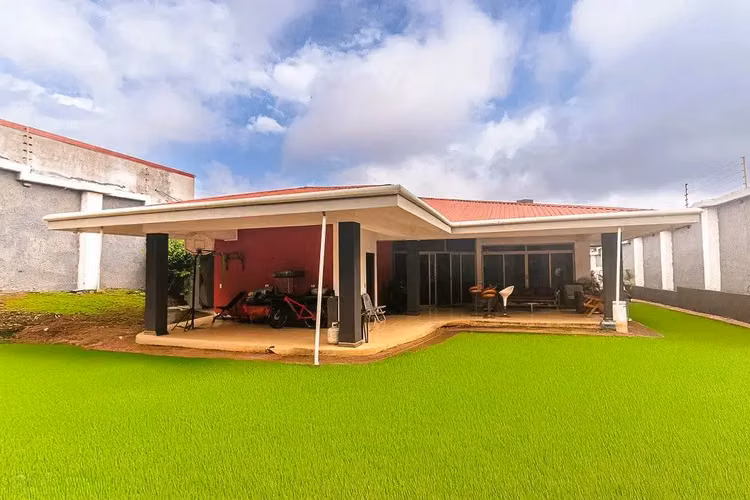 Casa boutique de lujo en venta en la comunidad cerrada de San Ramón - Imagen 2