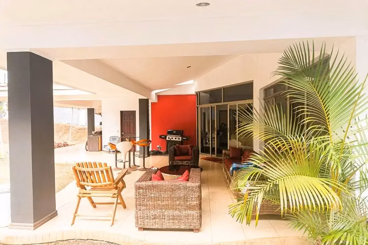 Casa boutique de lujo en venta en la comunidad cerrada de San Ramón - Imagen 3