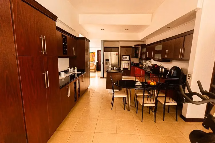 Casa boutique de lujo en venta en la comunidad cerrada de San Ramón - Imagen 10