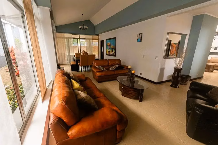 Casa boutique de lujo en venta en la comunidad cerrada de San Ramón - Imagen 5