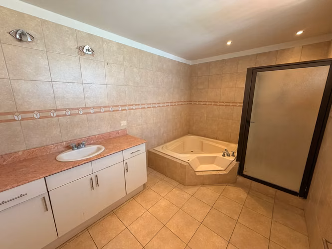 Cómodo Condominio en Venta en Escazú - Imagen 16