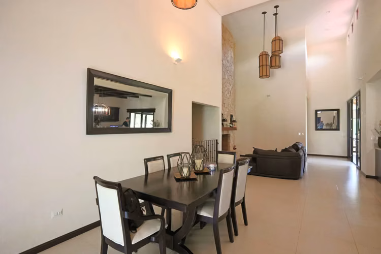 Casa de Lujo en Heredia: Diseño Moderno, Amplio Jardín y Acabados de Primera - Imagen 7
