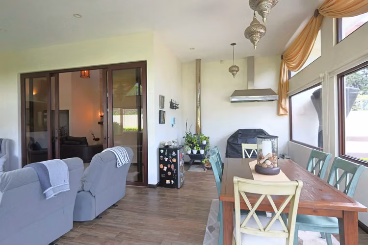 Casa de Lujo en Heredia: Diseño Moderno, Amplio Jardín y Acabados de Primera - Imagen 9