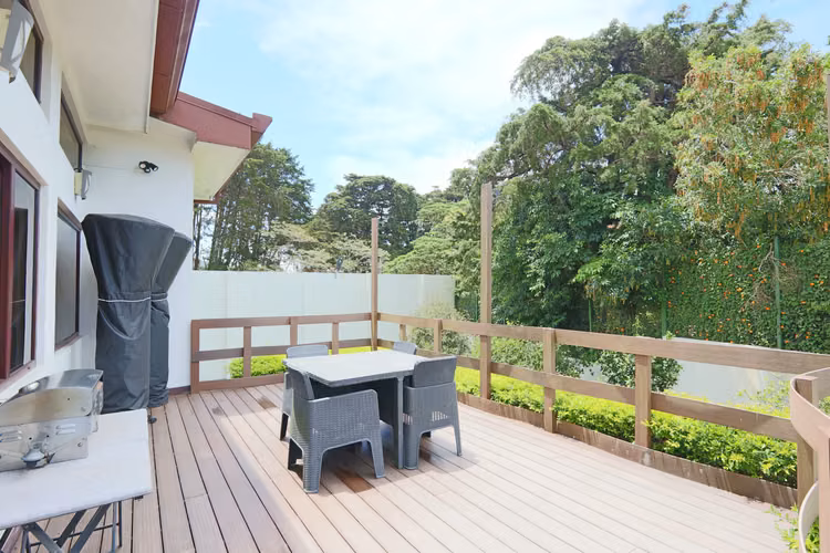 Casa de Lujo en Heredia: Diseño Moderno, Amplio Jardín y Acabados de Primera - Imagen 4