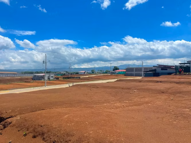 Terreno Residencial en Grecia, Alajuela: Potencial para su Hogar o Inversión - Imagen 2