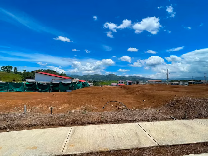 Terreno Residencial en Grecia, Alajuela: Potencial para su Hogar o Inversión - Imagen 3