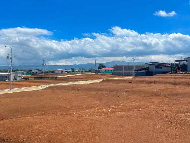 Terreno Residencial en Grecia, Alajuela: Potencial para su Hogar o Inversión