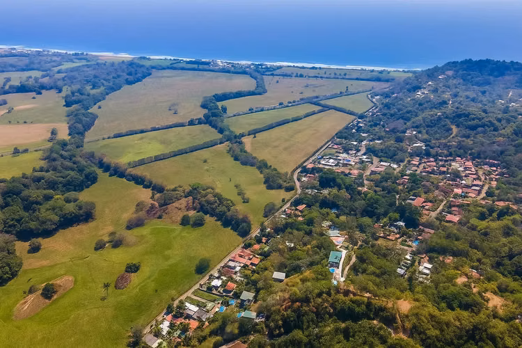 Terreno con piscina privada en Hermosa, Puntarenas: oasis de relajación y naturaleza - Imagen 4