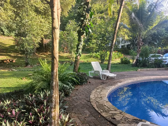 Terreno con piscina privada en Hermosa, Puntarenas: oasis de relajación y naturaleza