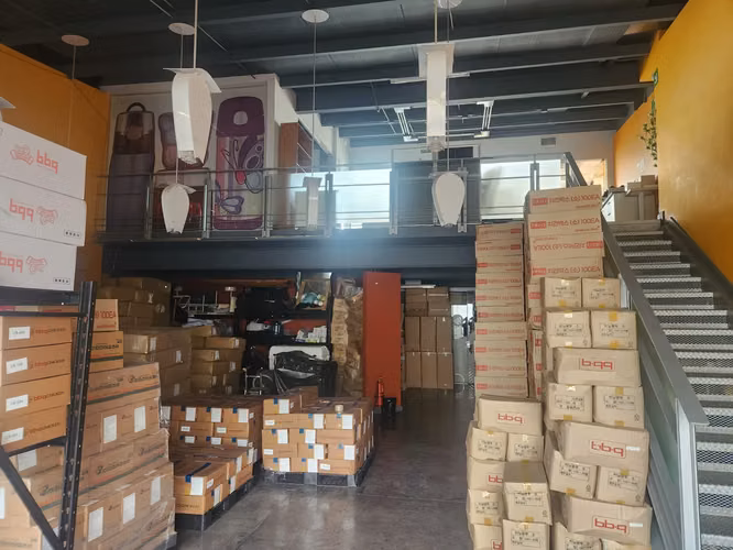 Ofibodega Comercial Estratégica en Escazú con Amplio Parqueo y Vigilancia 24/7 - Imagen 4
