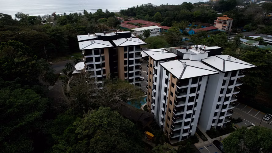 ¡Moderno Apartamento de 2 Habitaciones y 2 Baños con Vista al Mar en Jacó - Listo para su Estilo de Vida Costero! - Imagen 8
