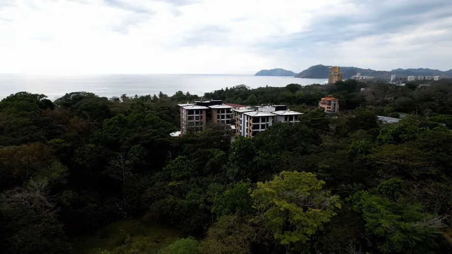 ¡Moderno Apartamento de 2 Habitaciones y 2 Baños con Vista al Mar en Jacó - Listo para su Estilo de Vida Costero! - Imagen 7