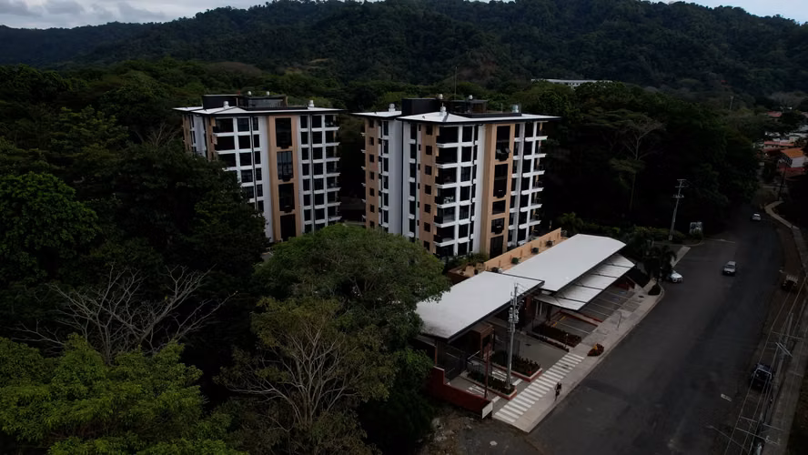¡Moderno Apartamento de 2 Habitaciones y 2 Baños con Vista al Mar en Jacó - Listo para su Estilo de Vida Costero!