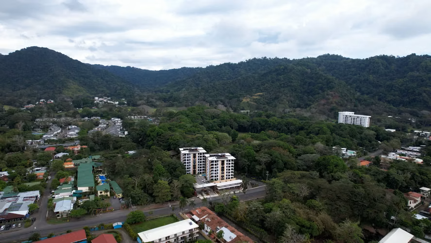 ¡Moderno Apartamento de 2 Habitaciones y 2 Baños con Vista al Mar en Jacó - Listo para su Estilo de Vida Costero! - Imagen 9