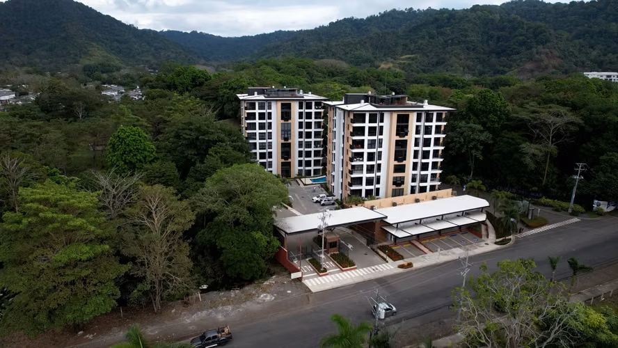 ¡Moderno Apartamento de 2 Habitaciones y 2 Baños con Vista al Mar en Jacó - Listo para su Estilo de Vida Costero! - Imagen 14