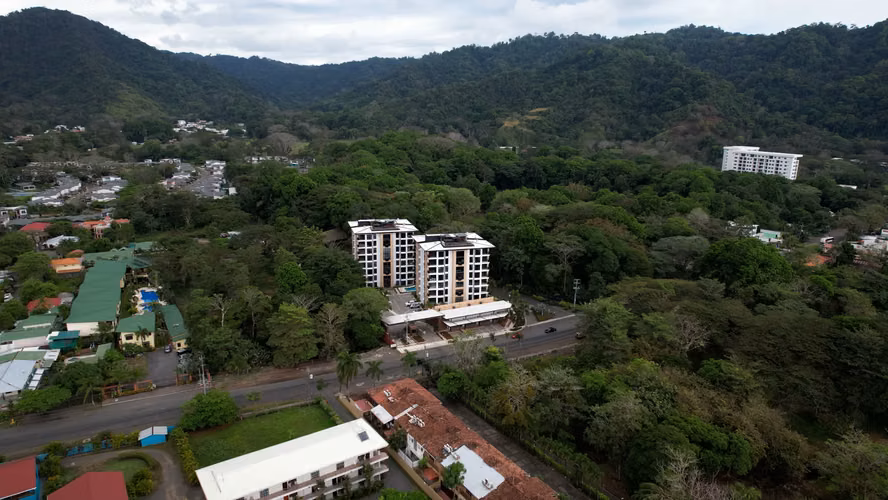 ¡Moderno Apartamento de 2 Habitaciones y 2 Baños con Vista al Mar en Jacó - Listo para su Estilo de Vida Costero! - Imagen 10