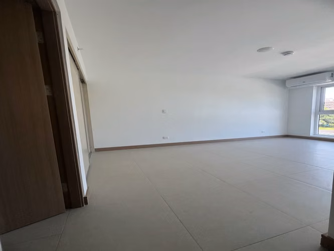 Elegante Apartamento de 3 Dormitorios en Jacó con Balcón y Vistas Verdes - Imagen 11