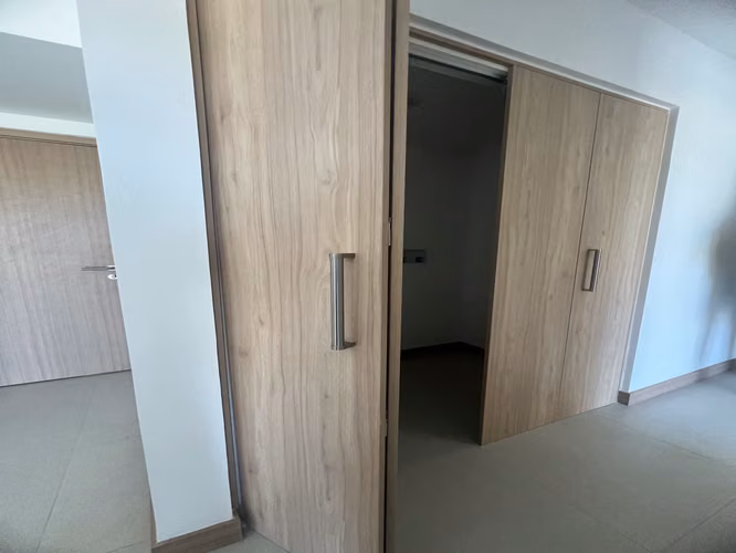 Elegante Apartamento de 3 Dormitorios en Jacó con Balcón y Vistas Verdes - Imagen 14