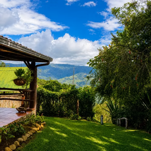 Gema Natural de Inversión en Cartago | 53.383 m² con Agua, Cabaña, Rancho, Senderos y Vistas a la Montaña