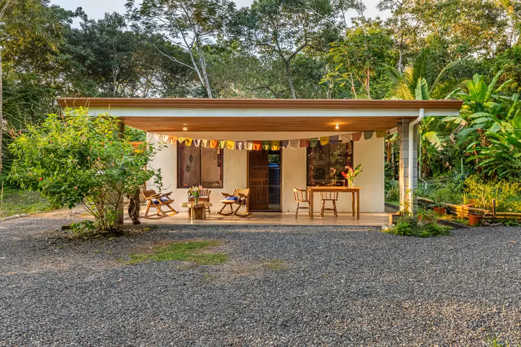 Finca Familiar en Mal País | A Pasos de la Playa, Vistas al Mar y Jardines Tropicales - Imagen 3
