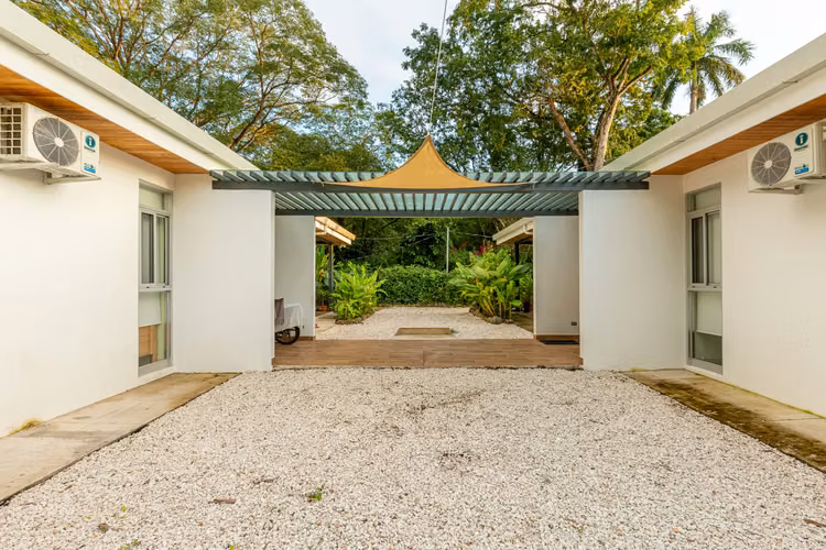 Finca Familiar en Mal País | A Pasos de la Playa, Vistas al Mar y Jardines Tropicales - Imagen 18