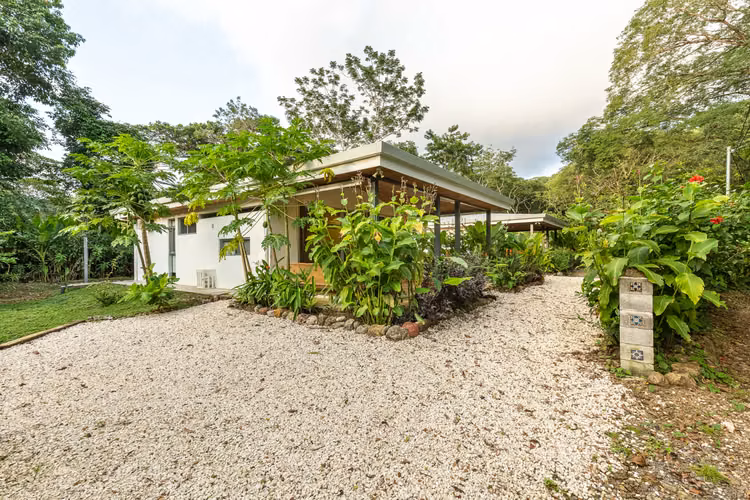 Finca Familiar en Mal País | A Pasos de la Playa, Vistas al Mar y Jardines Tropicales - Imagen 19