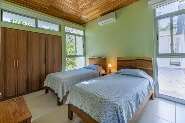 Finca Familiar en Mal País | A Pasos de la Playa, Vistas al Mar y Jardines Tropicales - Imagen 12