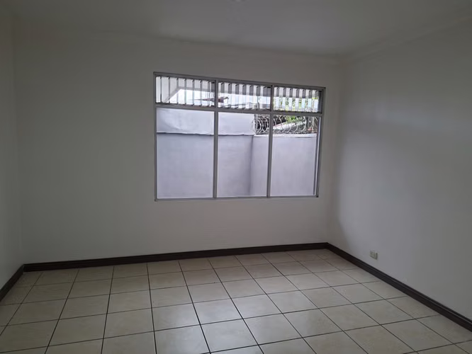 Casa de 200 m2 una planta con 5 espacios de Oficinas en San Pedro Centro - Imagen 17