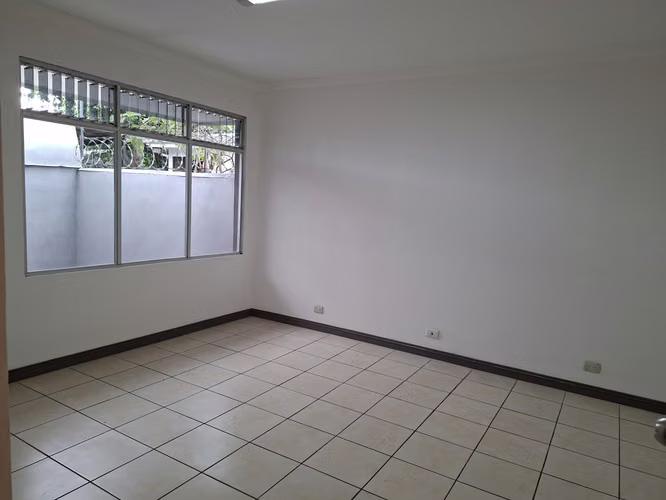 Casa de 200 m2 una planta con 5 espacios de Oficinas en San Pedro Centro - Imagen 8