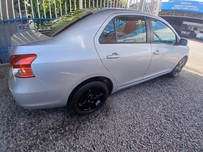 Se vende Yaris automático - Imagen 7