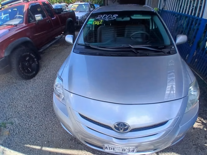 Se vende Yaris automático