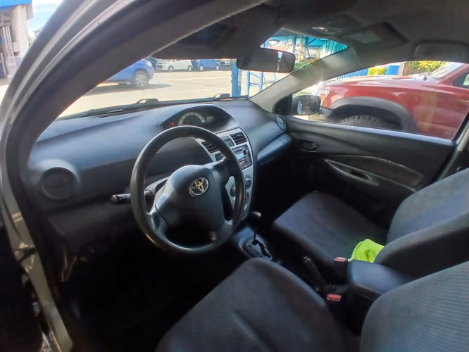 Se vende Yaris automático - Imagen 8
