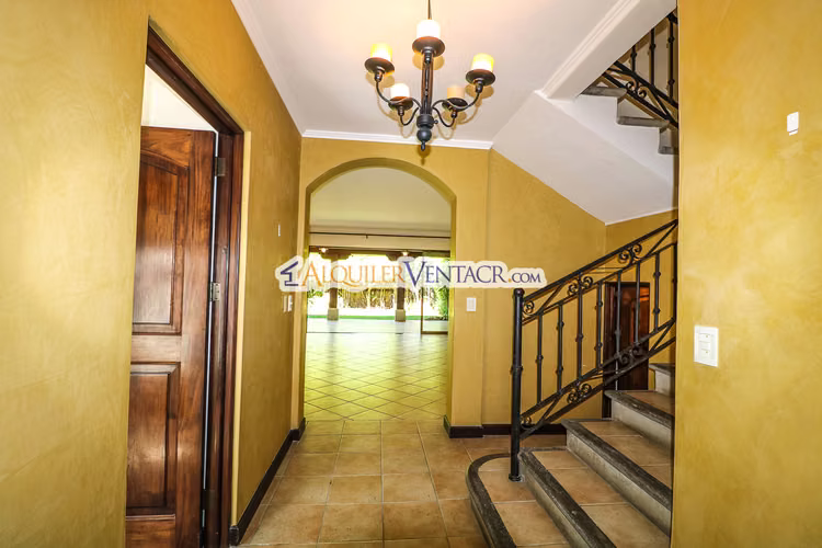PUERTA DE HIERRO SANTA ANA! CONDO DE 3 HABIT. CON JARDIN - Imagen 13