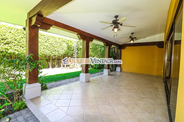 PUERTA DE HIERRO SANTA ANA! CONDO DE 3 HABIT. CON JARDIN - Imagen 9