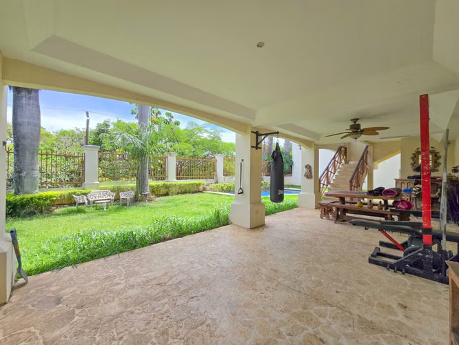 Lujosa Casa con Piscina Privada y Vista en Exclusivo Condominio en Guachipelín Escazú - Imagen 3